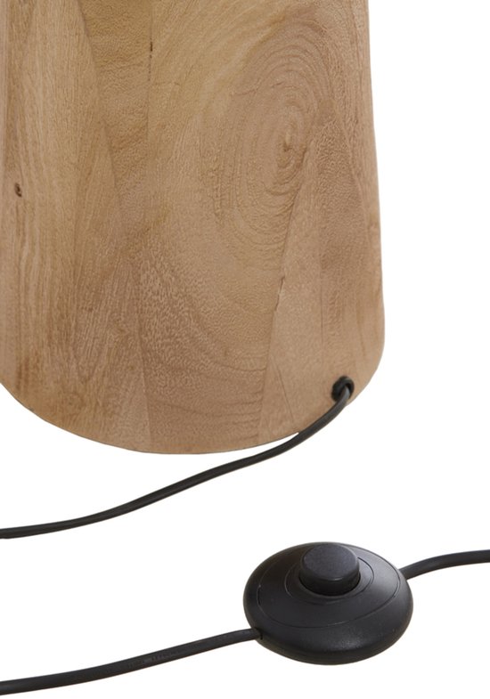 Zwarte voetbedieningsschakelaar en kabel aan de onderkant van een houten lamp.