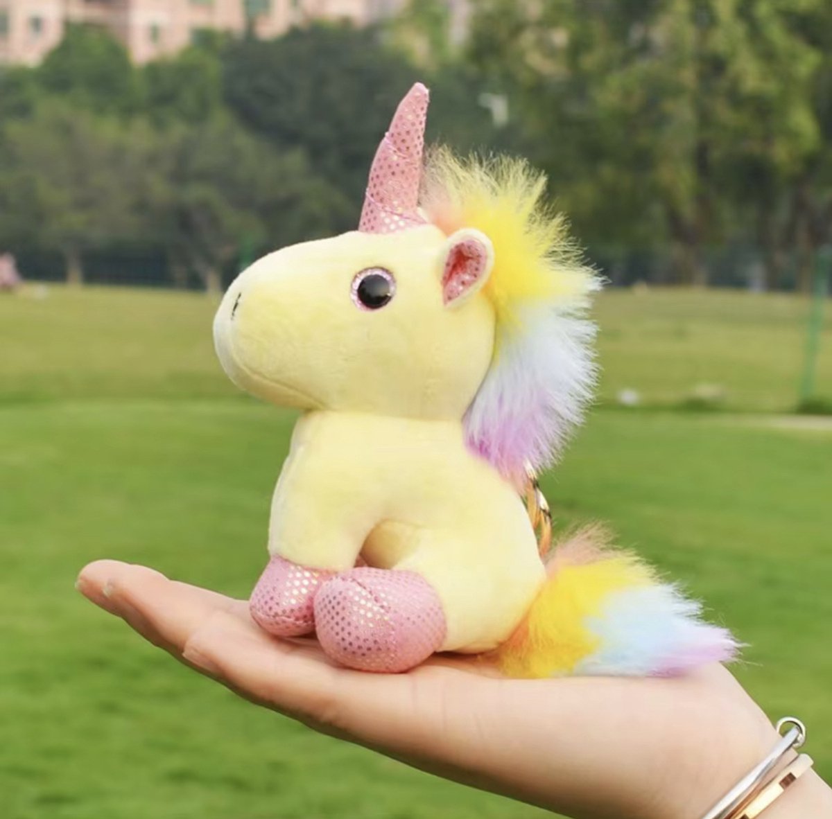 Creasowl® - Kawaii Pluche Eenhoorn - Sleutelhanger - Geel 12 cm – Schattige Unicorn Keychain – Sleutelhanger voor Kids, Cadeau voor Eenhoorn Liefhebbers, Kleurige Pluche Sleutelhanger, Perfect als Sieraad, Decoratie en Geschenk