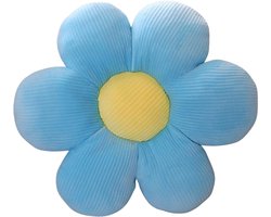 foto van Bloem kussen Blauw - 50 x 50 cm - Bloemkussen - Bloemvormig Kussen - Aesthetic kussen met bloem vorm - Funkussen bloemen - Aesthetische Bloemvorm - Kussen bloem vorm tiktok - Flower pillow - Kussen in de vorm van een bloem