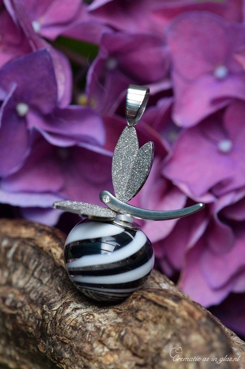 Urn sieraad – as-sieraad van glas met crematie-as – hanger zwart-wit met libelle – dames gedenksieraad