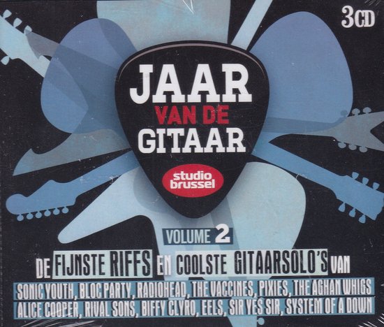 Hoes van "Jaar Van De Gitaar" met gitaarvormen in blauwtinten. Bevat "studio brussel" logo en "3CD".