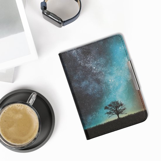 kwmobile e-reader hoesje geschikt voor Kobo Clara BW / Colour hoes - E reader flip case met magneetsluiting - Ereader cover - Sterrenstelsel en Boom design in blauw / grijs / zwart van Merkloos — afbeelding 4