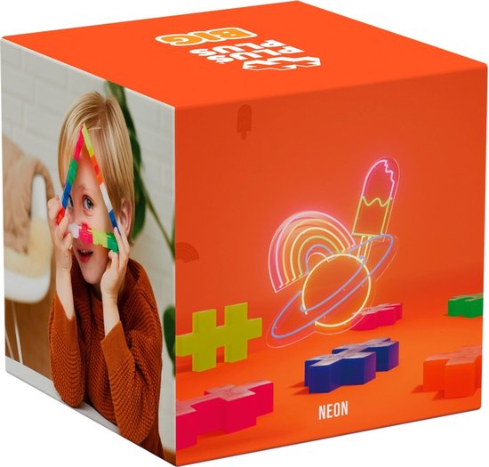 Doos van Plus-Plus BIG met op de zijkant een jongetje die een driehoek vormt met stenen en neon illustraties.