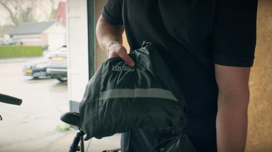 Voltano Regenpak Met Capuchon - Maat M - Zwart - Unisex - Inclusief Draagtas - Ademend - Reflectie - Waterdichte Rits - Verstelbare Mouwuiteinden