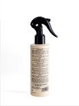 Achterkant van de Keratin Liss sprayfles met productinformatie.