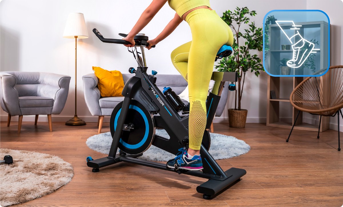 Afbeelding 2 van THUNDER® Hometrainer | SPINZO | MECHANISCHE-SPINFIETS | Robuust en Stil | Bluetooth® | Verstelbaar zadel en stuur | LCD-display | Vliegwiel 18 kg | Transportwielen | Antislip pedalen | Voor thuisgebruik | Tot 135 kg gebruikersgewicht |