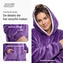 Paarse JAXTY hoodie deken met close-ups van de elastische manchetten, kangoeroezak en gevoerde capuchon.
