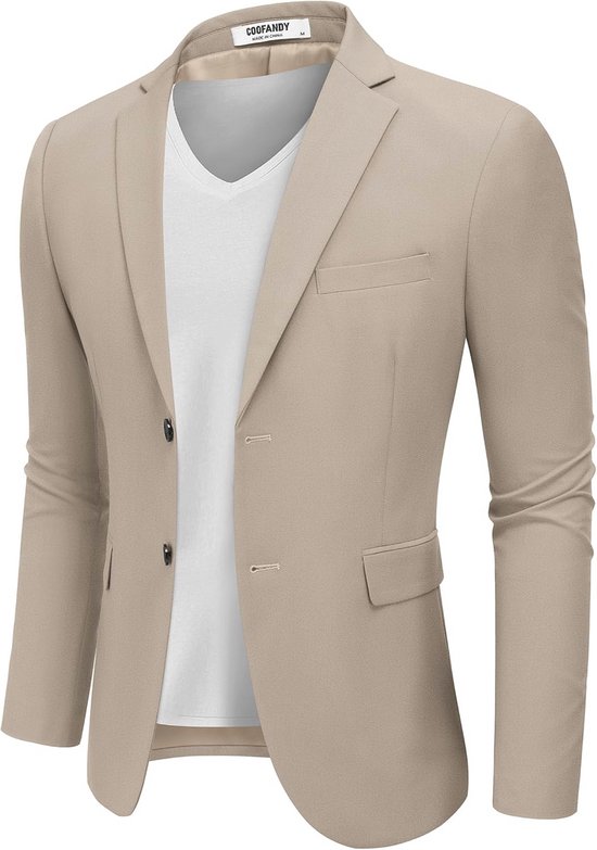Beige blazer met twee knopen en Coofandy-label in de kraag, gedragen over een wit V-hals shirt.