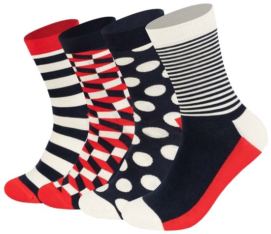Vier Happy Socks met patronen: marineblauw met witte stippen, zwart-wit gestreept, rood-wit geblokt, en marineblauw met witte strepen.