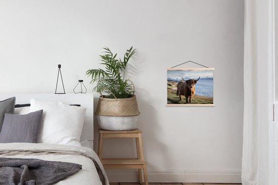 Posterhanger incl. Poster 40x30 cm - Schoolplaat - Schotse Hooglander - Bergen - Zee - Textielposter - Blanke latten