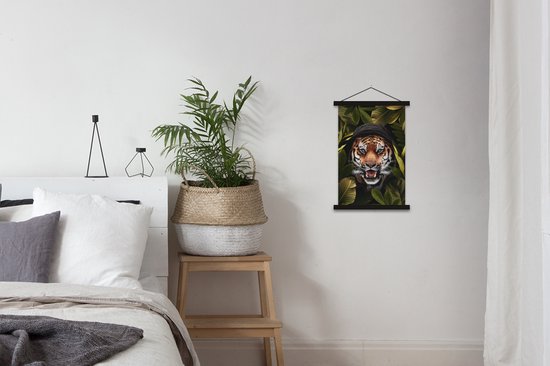 Tigre avec une capuche entre les feuilles 40x60 cm