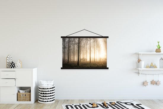 Lever de soleil dans une forêt brumeuse au Royaume-Uni affiche scolaire lattes plates noir 150x100 cm - Tirage photo sur poster textielposter (décoration murale salon / chambre)