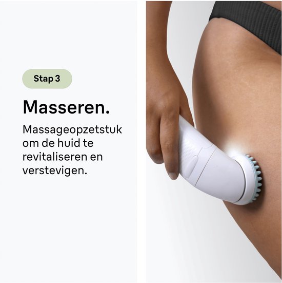 Model op de heup die een witte epilator met massageopzetstuk gebruikt. "Stap 3. Masseren. Massageopzetstuk om de huid te revitaliseren en verstevigen."