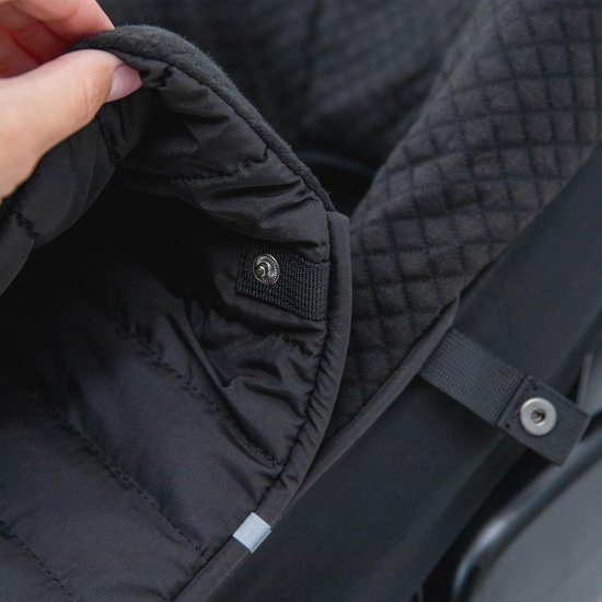 Voetenzak voor babyautostoeltje - Weerbestendige en universele pasvorm - Antislip achterkant en eenvoudige magnetische sluiting — afbeelding 4