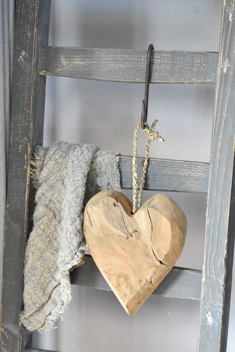 Hart hout 25x20x5.5cm. - Houten hart - Hangend teak houten hart - Decoratie hart met ophangkoord.