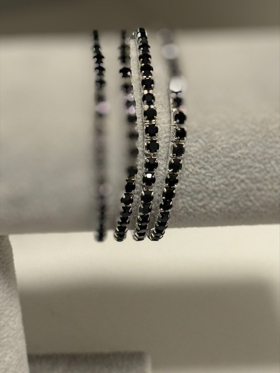4 zwarte elastische strass armbanden | | Make up | Parfum | Moederdag | Verjaardagscadeau| Cadeautje| Valentijnsdag| Kado | sieraden | vaderdag | oorbellen | oorsieraden