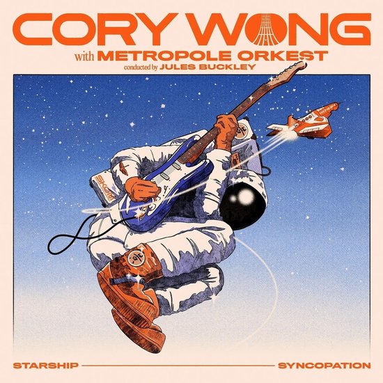 Albumhoes: Astronaut bespeelt elektrische gitaar in de ruimte met "CORY WONG with METROPOLE ORKEST" en "STARSHIP SYNCOPATION" in retro-stijl.