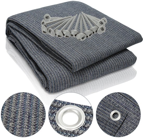 Blauw-grijs schaduwdoek opgevouwen met een set bevestigingsharingen.