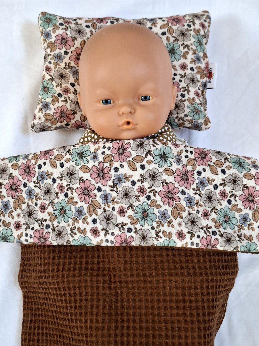 Oogappel Poppen Beddengoed Poppendeken met Kussentje Retro Bloemetjes-Cacao-Bruin