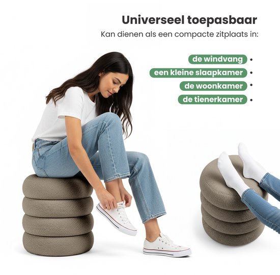 Vrouw die schoenen aantrekt, zittend op een gestapelde poef. Afbeelding toont universele toepasbaarheid.
