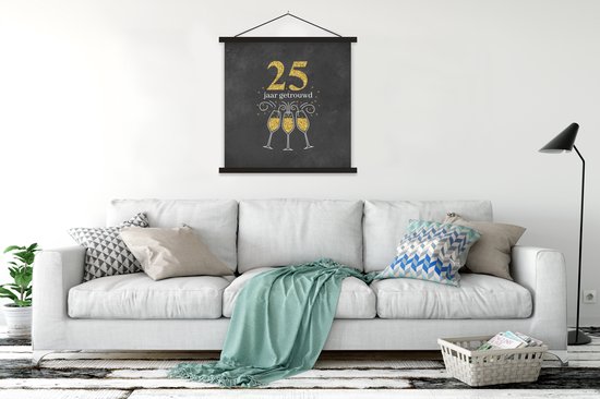 Posterhanger incl. Poster 90x90 cm - Schoolplaat - Trouwen - 25 jaar getrouwd - Quotes - Spreuken - Textielposter - Zwarte latten