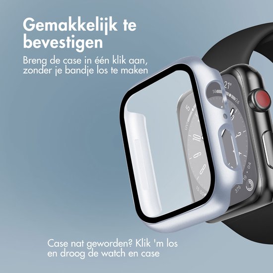 Smartwatch met zilveren hoes, klaar voor bevestiging aan de band. Toont 'Gemakkelijk te bevestigen'.
