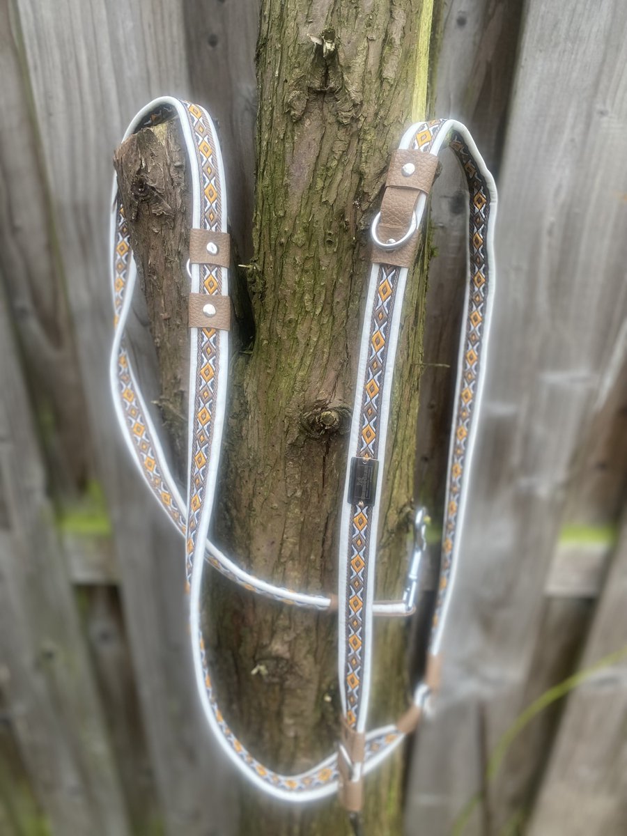 Hondenriem - Hondenlijn - ShukoGear by MadeByShuko - creme met print - hondenlijn verstelbaar - honden uitlaatriem - dog leash - hondenriem fashion - hondenriem lichtgewicht - hondenlijn uniek ontwerp - hondenriem stevig - hondenriem sterk ontwerp