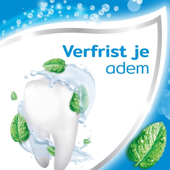 Tand met muntblaadjes in water. Tekst "Verfrist je adem".