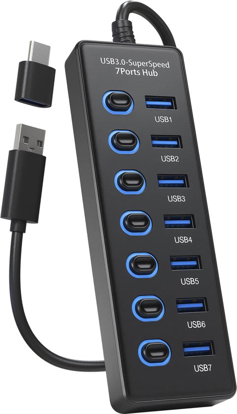 Zwarte USB-hub met 7 poorten, met een aparte USB-A naar USB-C kabel en adapter.