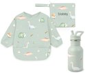 Set met lichtgroen slabbetje, tasje en drinkfles, allemaal met dinosaurusprint. 'SAMMY' op het tasje.