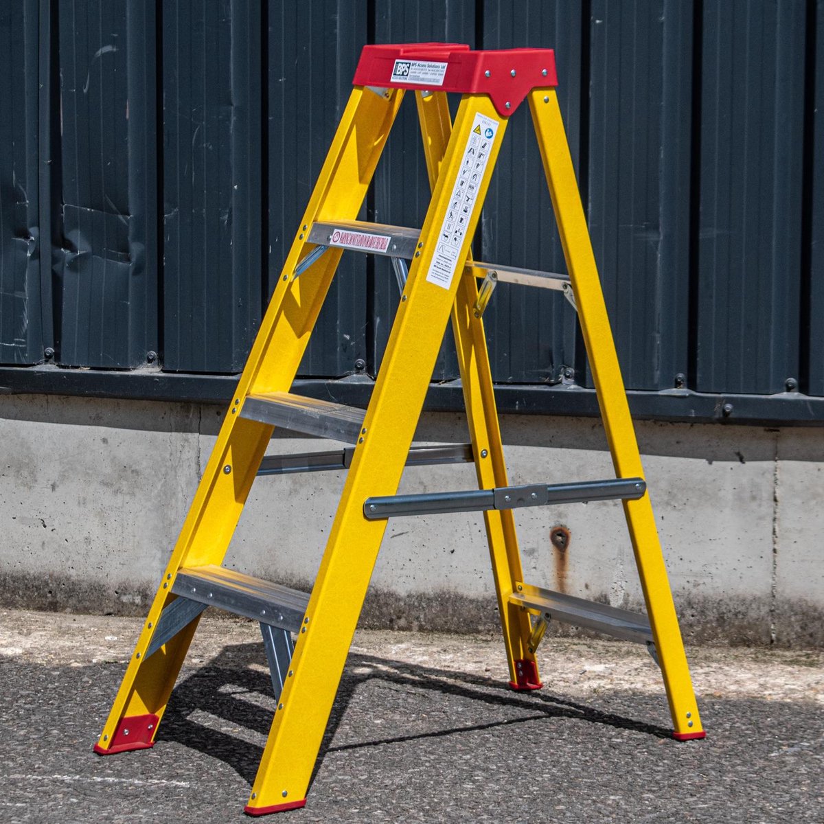 Trade Master Pro® Kunststof Trappensp – 4 Treden – Geïsoleerd & Niet-Leidend tot 30.000 Volt – 150 kg Draagvermogen – EN131-gecertificeerd