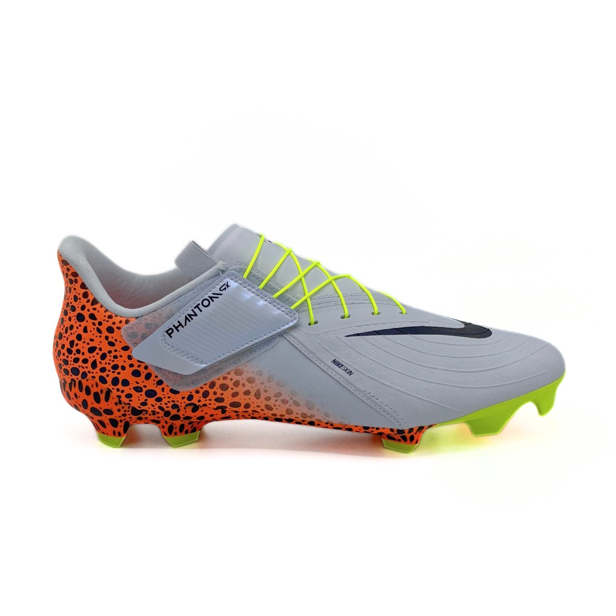 Nike Phantom GX 2 Academy EasyOn MG in Dusty Cactus, maat 42, met grijze en oranje details en groene noppen.