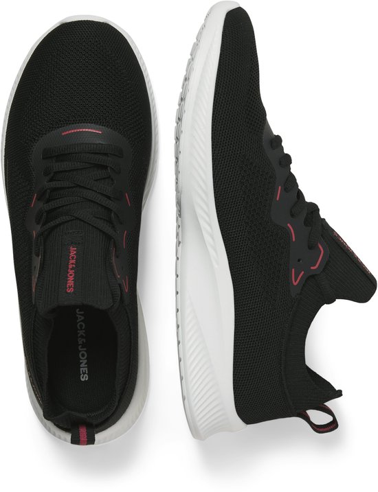 Zwarte sneakers van JACK & JONES met rode accenten. Zicht op boven- en zijaanzicht.