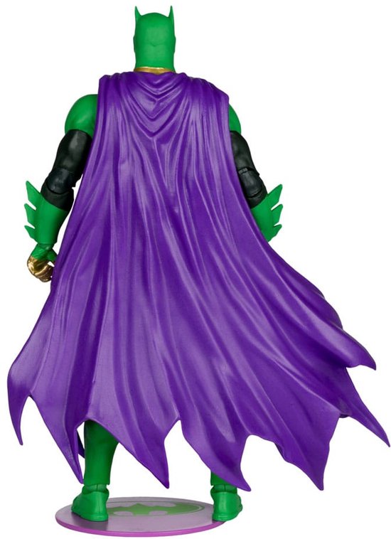 Achterkant van Jokerized Batman actiefiguur met uitgespreide paarse cape.