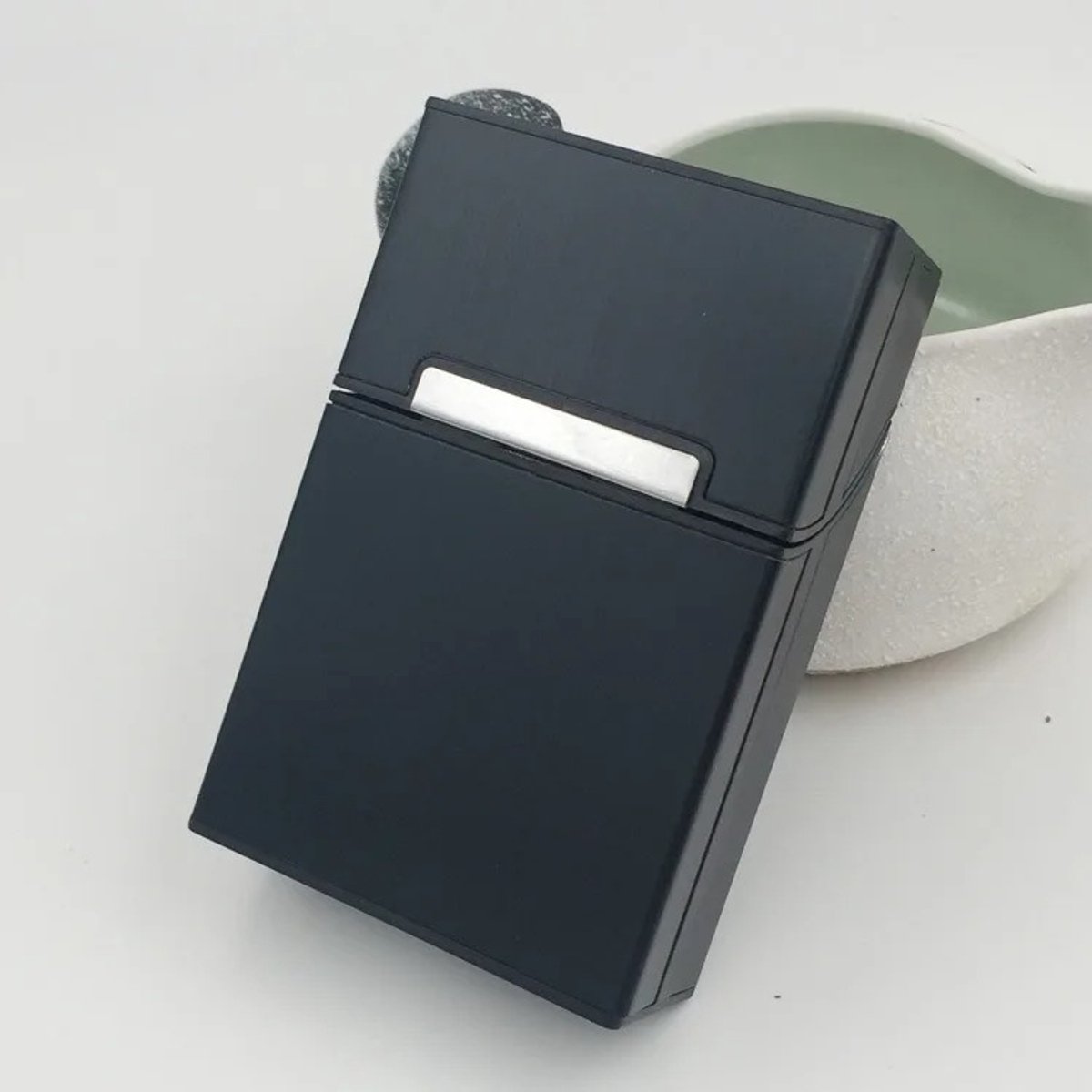 Sigarettendoos Kunststof | Sigarettenhouder Waterdicht | Sigaretten Box | Stijlvolle Sigarettendoos | 20 Sigaretten Opbergdoos | Drukopening Sigarettenhouder | Compact Sigaretten Etui | Sigaretten Case | Sigaretten Accessoire | Zwart