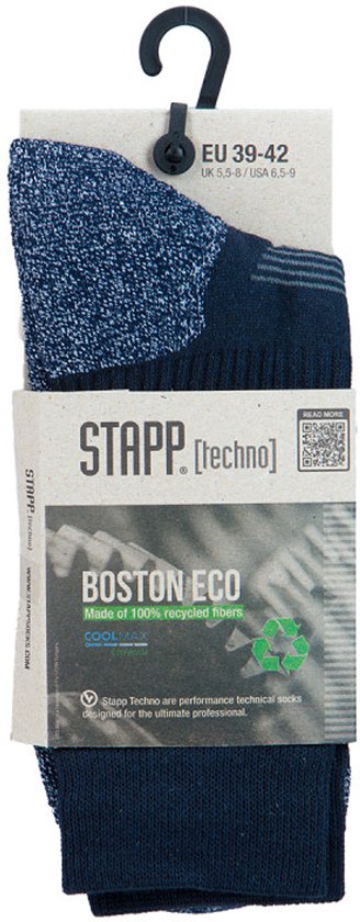 Verpakking van twee donkerblauwe sokken. De verpakking vermeldt "STAPP [TECHNO] BOSTON ECO" en "Made of 100% recycled fibers".