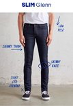 Model 'Glenn Original Loose Fit' met de tekst 'Skinny Thigh', 'Low Rise', 'Skinny Knee' en 'Tight Leg Opening'.