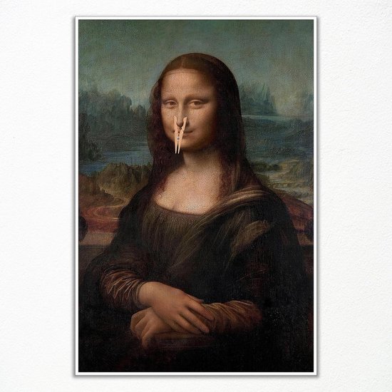 Mona Lisa avec une pince à linge sur le nez, gros plan.