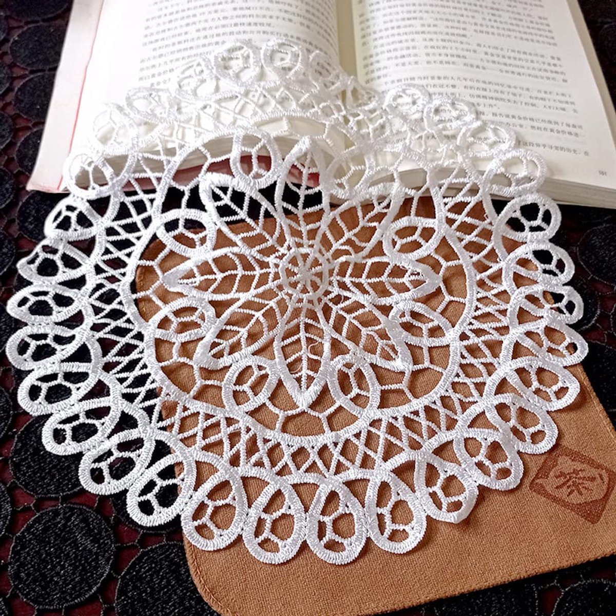 4 stuks wit kant universele tafel placemat,kant onderzetters,ronde bloemenvorm,mat,placemat,tafel,volledig gehaakte deken,beker,onderzetter voor eetkamer,keuken,banket,bruiloft,25 cm,camelia