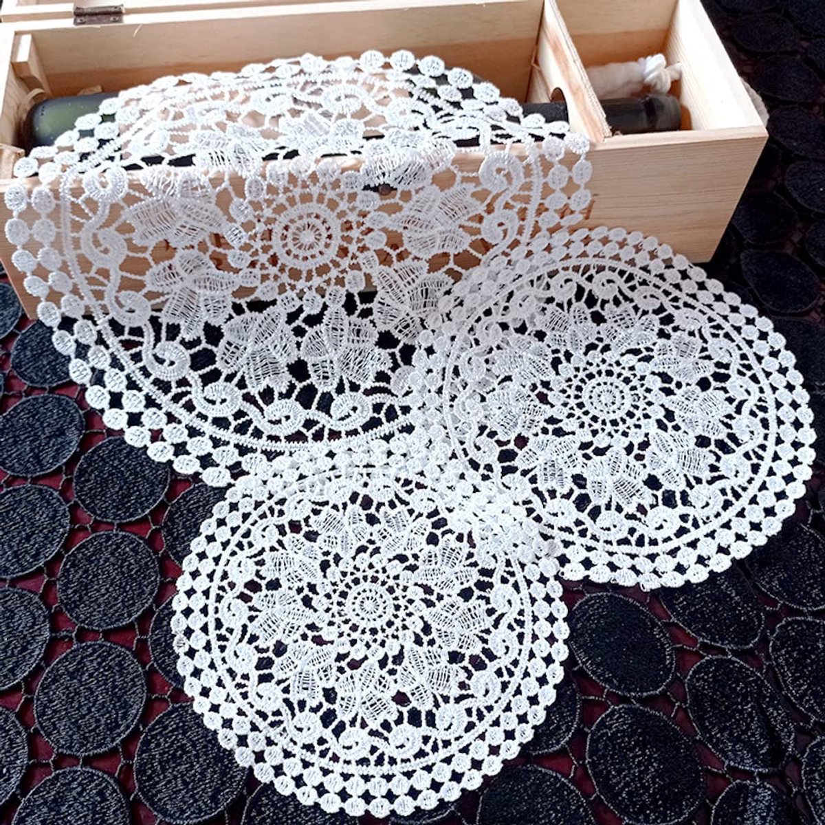 4 stuks wit kant flexibele tafel placemat,kant onderzetters,ronde bloemenvorm,mat,placemat,tafelset,volledig gehaakte deken,beker,onderzetter,eetkamer,keuken,banket,bruiloft,decoratie,25 cm,blauw