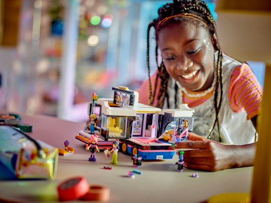 LEGO Friends Toerbus van popster - 42619
