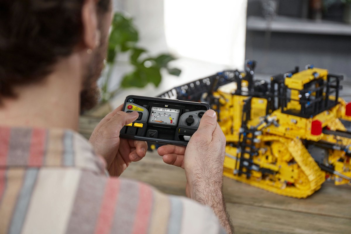 LEGO Technic Cat D11 Bulldozer met App-besturing - 42131 — afbeelding 11