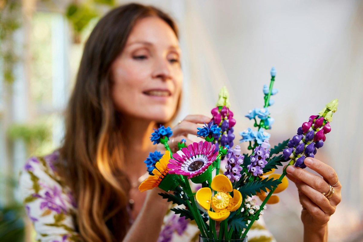 LEGO Icons Wilde Bloemen Boeket Bouwset voor Volwassenen, Botanical Collection - 10313 — afbeelding 15