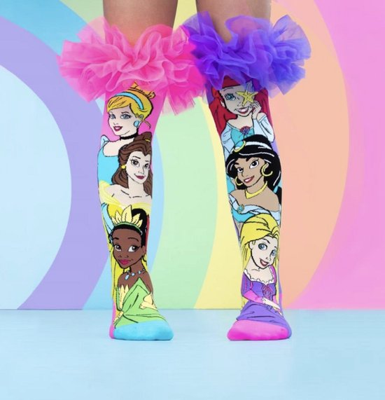 Hoge sokken met Disney prinsessen zoals Assepoester, Belle, Tiana, Ariel, Jasmine en Rapunzel. Paarse en roze tule tutu's aan de bovenkant.