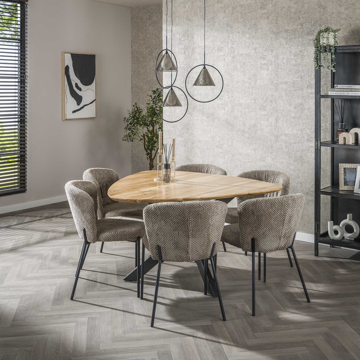 Dimehouse Driehoekige eettafel van massief acaciahout 135 cm - Hout - Scandinavisch & Basic - Driehoek