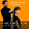 Man meet de hoofdomtrek van een vrouw met een meetlint. Maten van XS tot XXL.