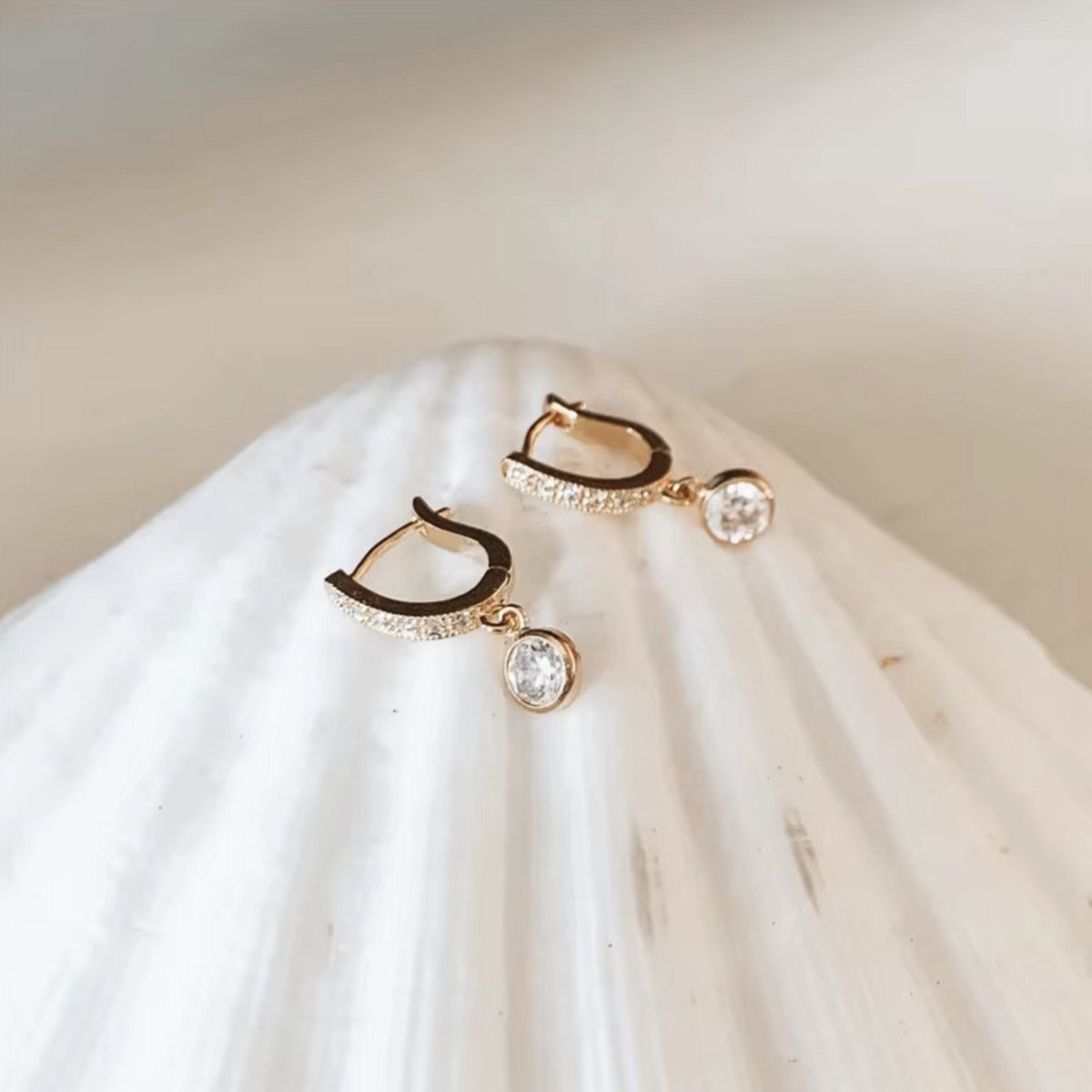 Maevi® Oorbellen - Kleur: Goud - Oorhangers / Oorknopjes / Oorbellen - Zirkonia - Cadeau voor Dames / Mama / Moederdag - Incl. Luxe Verpakking - Premium Stainless Steel / RVS - Jewelry - Hoge Kwaliteit - Oorbel Set