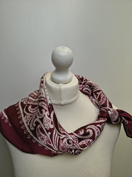 Vierkante dames neksjaal Marjolein-paisleymotief-bordeaux rood wit-70x70-halssjaal-sjaal