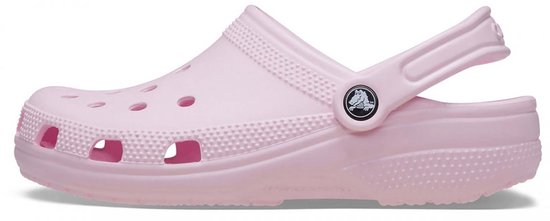 Lichtroze Crocs Classic klomp met bandje achter de hiel. Inclusief Crocs logo op de zijkant.