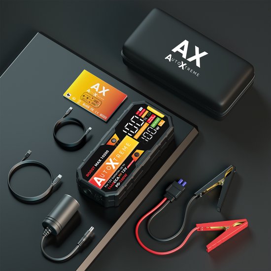 Batterie de démarrage AutoXtreme noire avec écran numérique, câbles de démarrage, chargeur et étui de rangement.